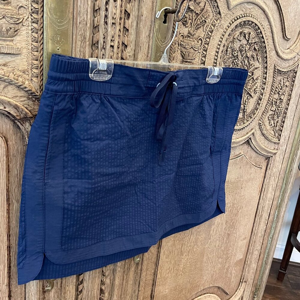 Vineyard Vines Performance Navy Skirt Size Large - Picture 2 of 3